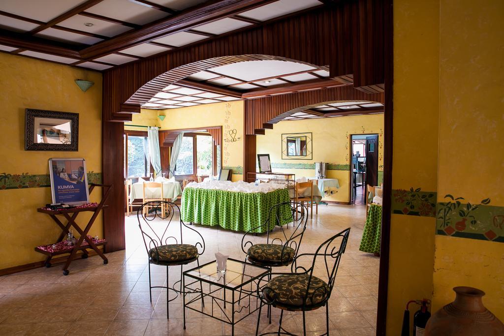 Gorillas City Centre Hotel Kigali Buitenkant foto