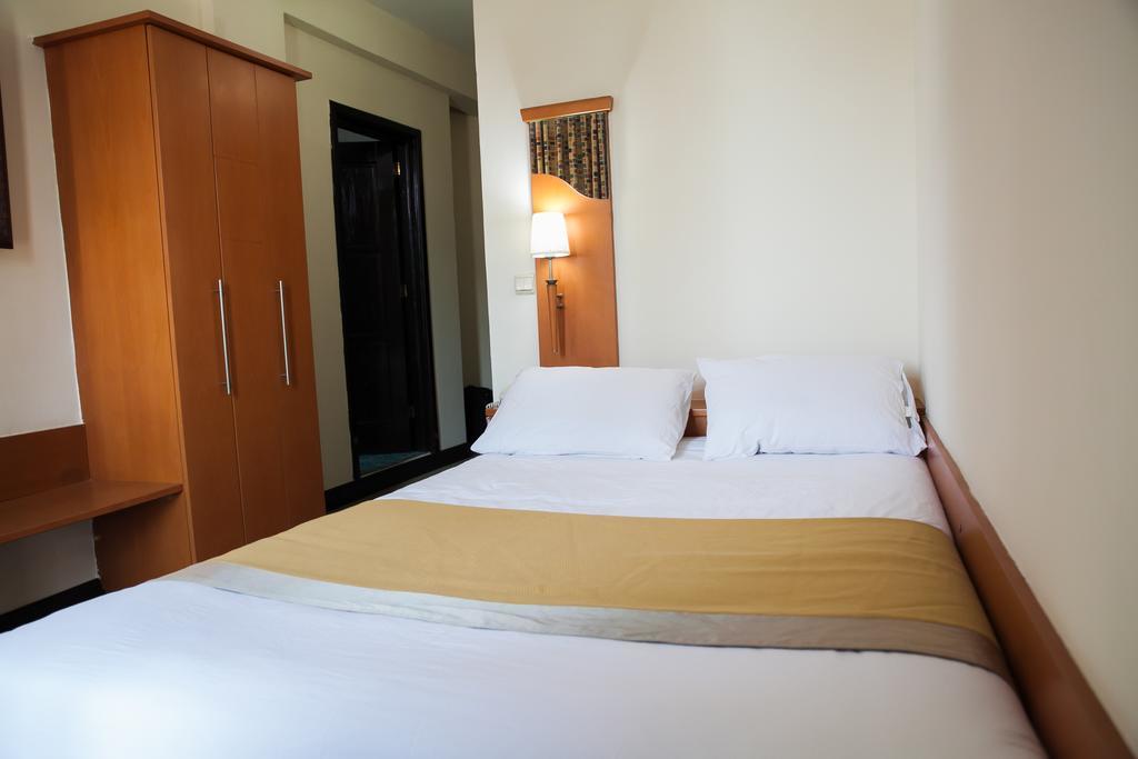 Gorillas City Centre Hotel Kigali Buitenkant foto