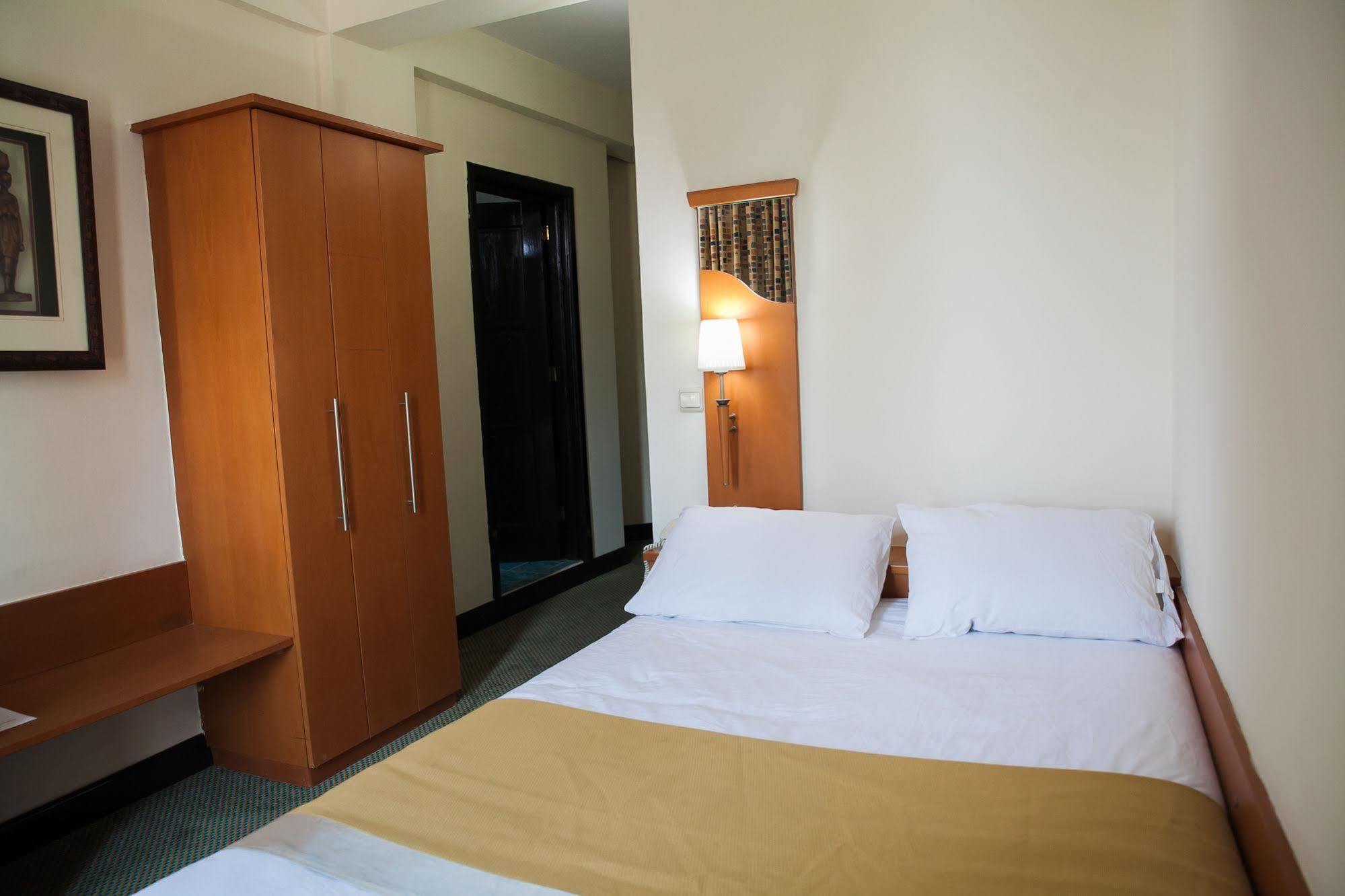 Gorillas City Centre Hotel Kigali Buitenkant foto