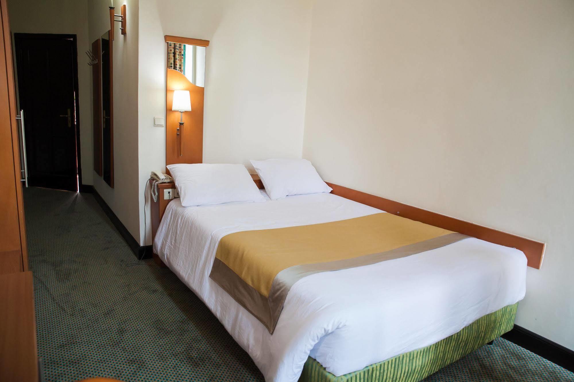 Gorillas City Centre Hotel Kigali Buitenkant foto