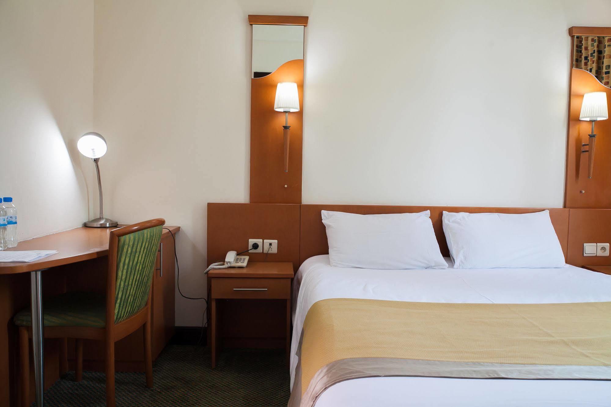 Gorillas City Centre Hotel Kigali Buitenkant foto